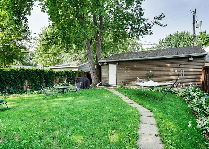 Chic Minneapolis Apt - 6 Blocks To Lake Nokomis!