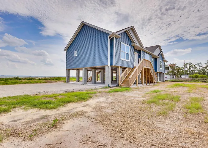 Private Beach & Deck: Bayfront Home In Hayes!