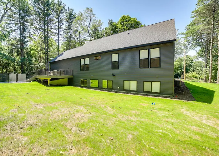 Fennville Vacation Rental: Seasonal Heated Pool!