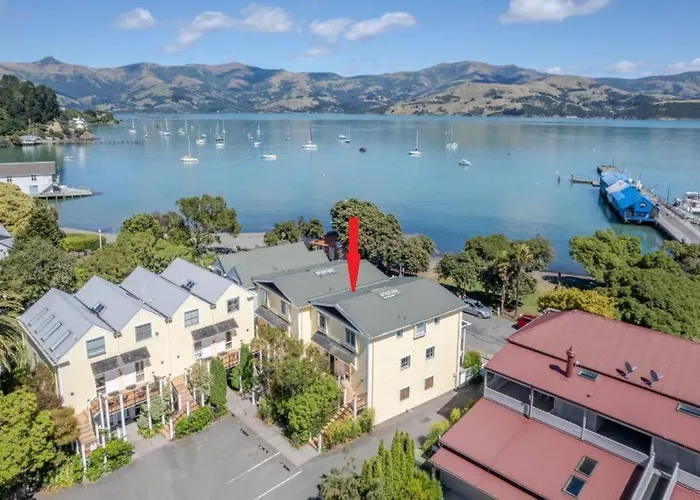 Waterfront 2-Bedroom Apartment With Car Park