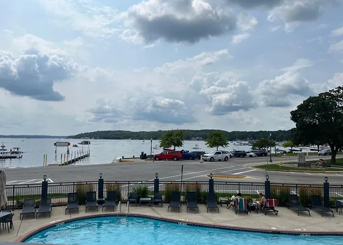 515Escape - Near Downtown, Private Backyard, Firepit, Bbq, Fun!