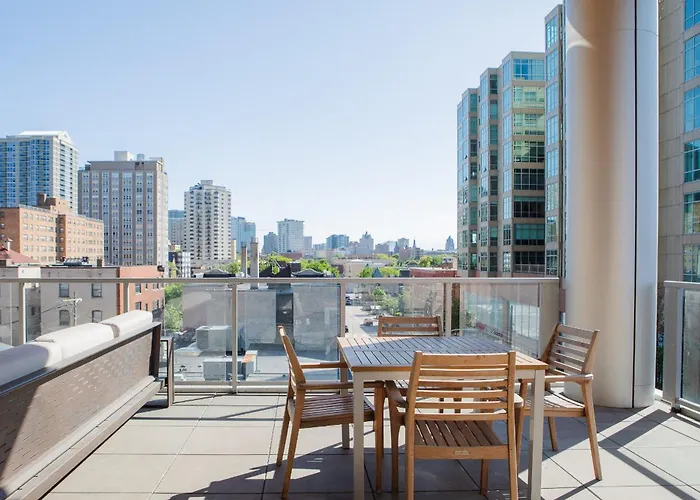 Luxury Studio Apt Near Brady St With Balcony And Lake View