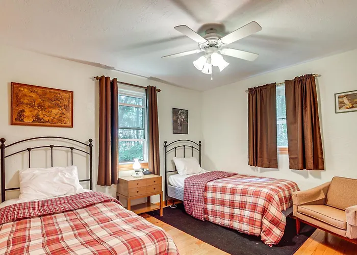 Quiet Presque Isle Home W/ Grill: Families Welcome