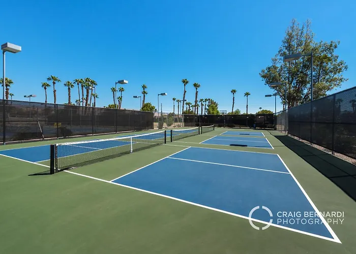 Desert Country Club Paradise!