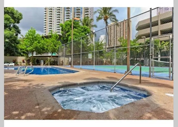 Waikiki Studio Steps To Beach-Mall Free Parking-Wifi