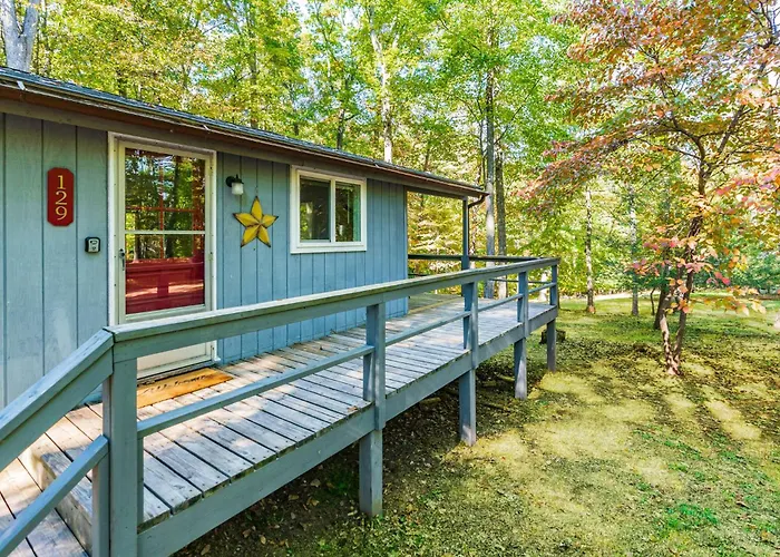 Spacious W Hot Tub, Fire Pit, Deck, Grill And Wifi