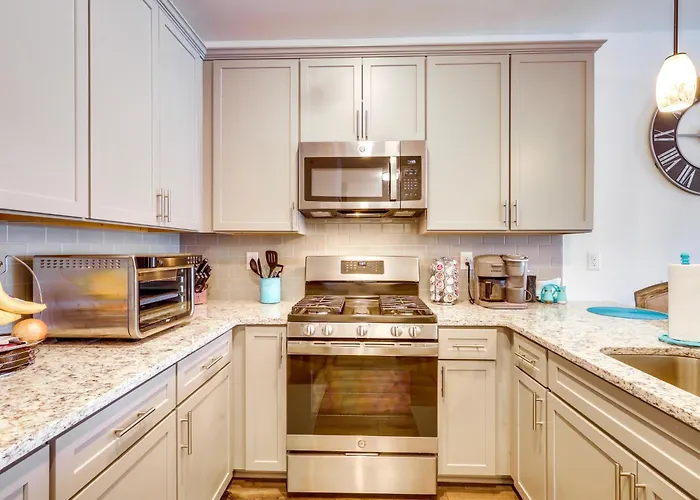 Bright Lewes Condo W/ Balcony, 7 Mi To Beach!