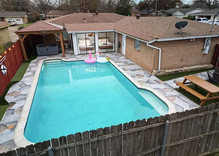 Serene 5Br 2Ba Winter Home With Hot Tub & Fire Pit
