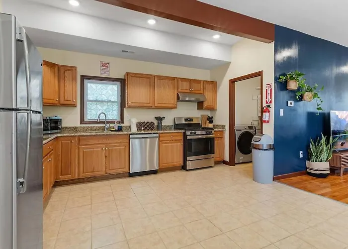 Renovated Ranch Style 6Br 4Ba Duplex Beach House