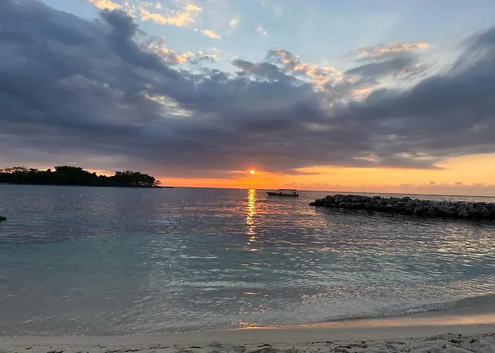Casa Mire-Lee, Seaside Serenity At Negril 7 Miles Beach, Point Village