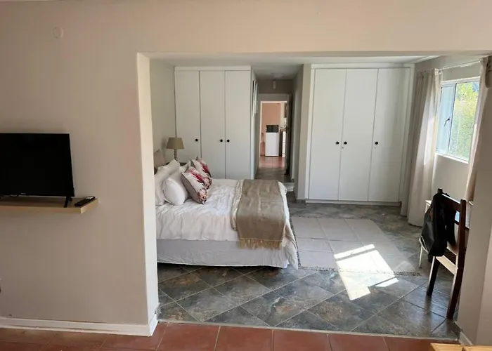 Bee-Hive Guest Cottage