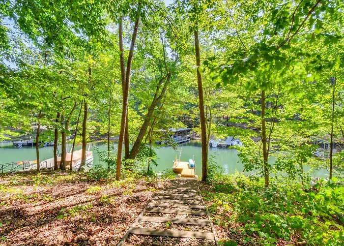 Anderson Retreat: Private Hot Tub & Kayaks!