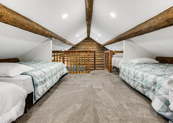 Cozy Melrose Cabin W/ Fire Pit: Walk To River!