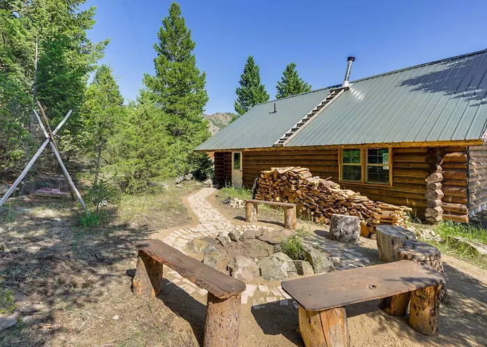 Cozy Melrose Cabin W/ Fire Pit: Walk To River!