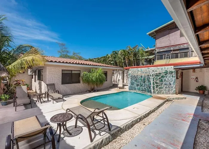 Comfortable Vacation Home Steps From The Beach