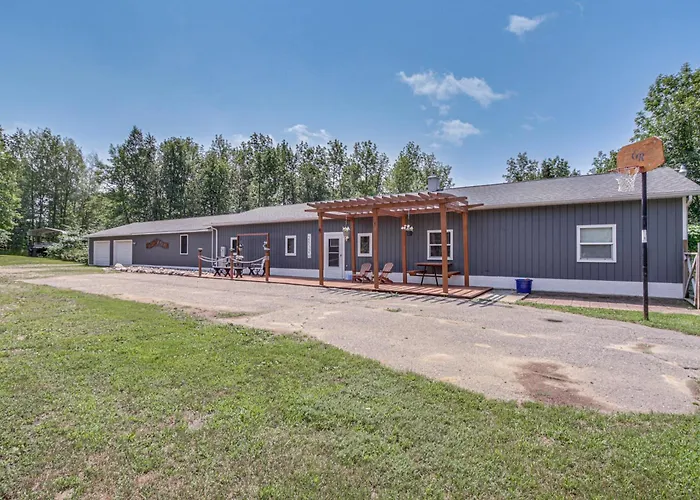 Quiet Lakefront Grand Rapids Cabin On 5 Acres
