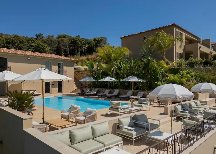 Residence Omigna, Spacious Luxury Apartments, 2 Bedrooms, Sea View, Heated Pool, Gym, Calm, Free Private Parking, Free Electric Vehicle Charging, Cargese, Corse Du Sud