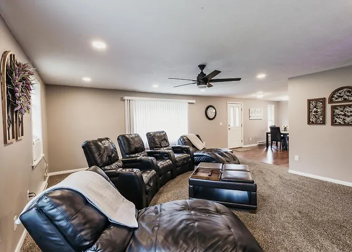 Indoor Hot-Tub! Spacious & Updated Mqt Township Home!