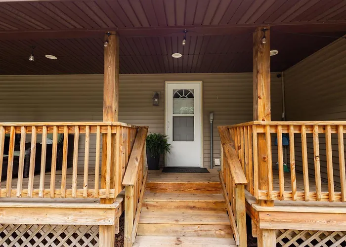 Indoor Hot-Tub! Spacious & Updated Mqt Township Home!