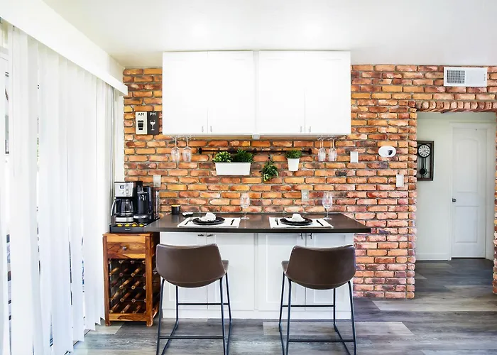 Brick Enclave With Mini Golf & Spa, 5Mins To Beach