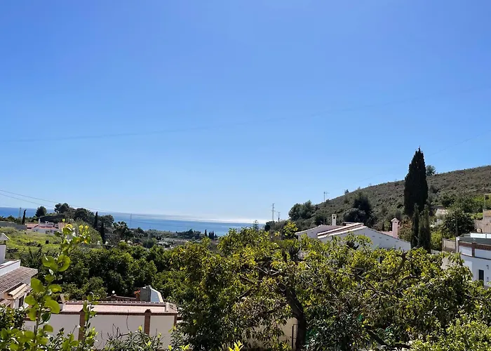 Private Villa Nerja, Large Private Pool, Gardens & Parking