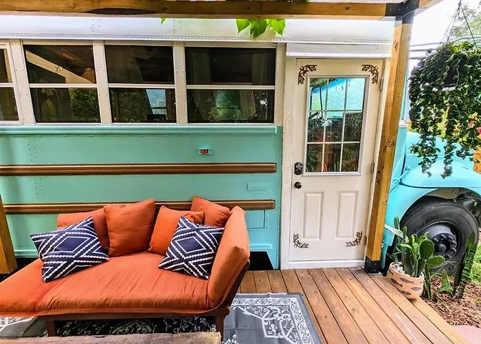 Cozy Af Medusa The Bus-Lux