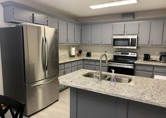 Cheerful 2-Bedroom 2 Bath Entire Home West Rome
