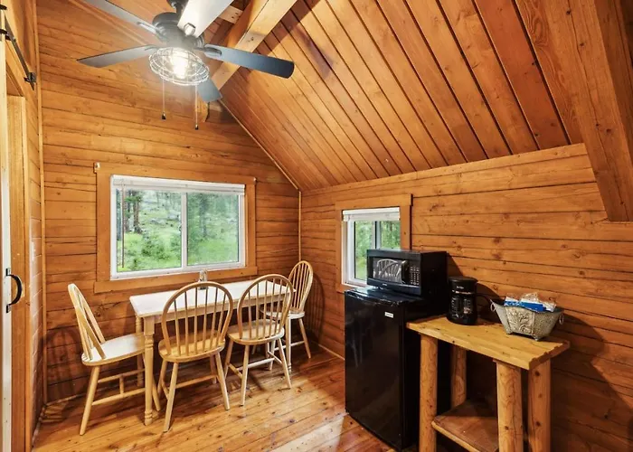 Lost Horse Lodge Double Queen Cabin 15