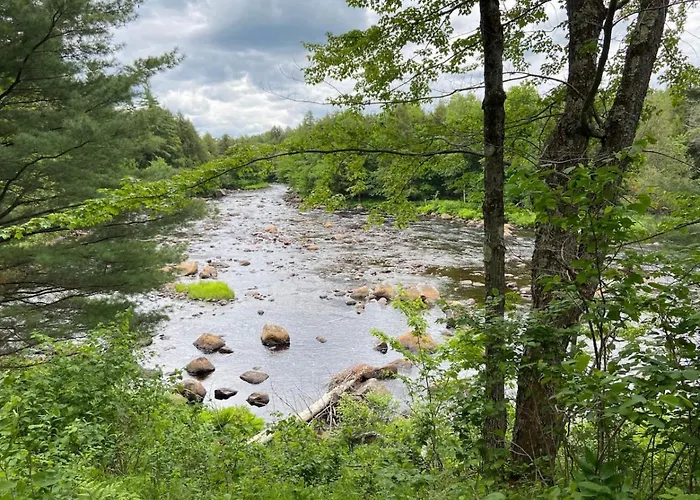 Secluded River Overlook Cabin On 160 Acres.