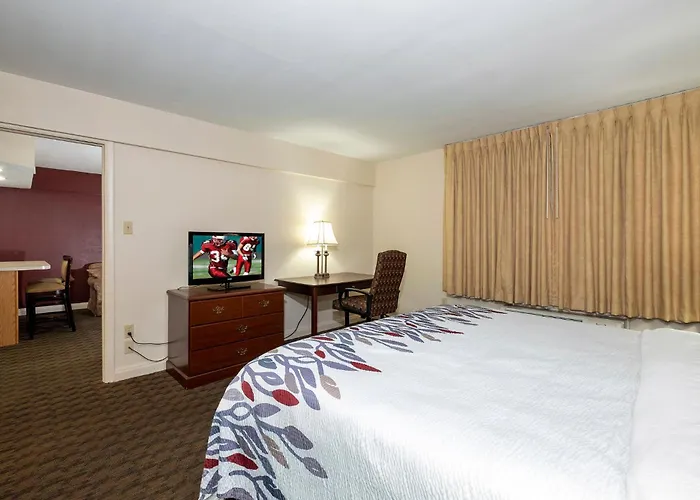 Red Roof Inn & Suites Hazleton