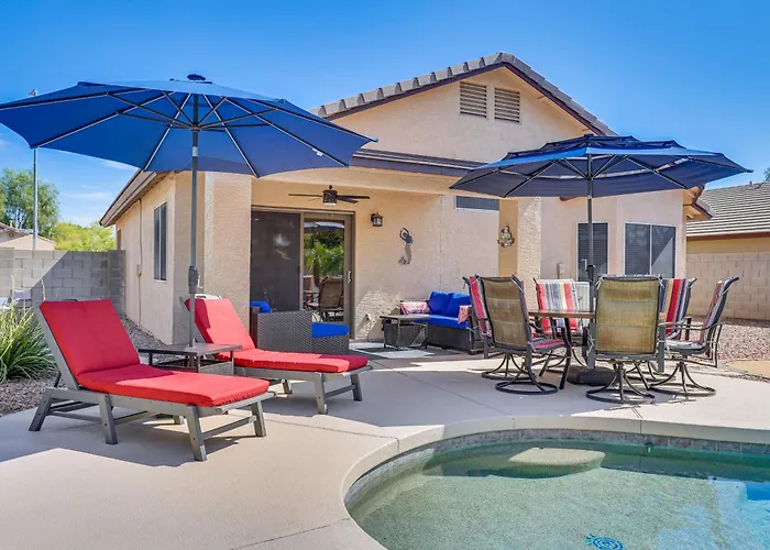 Patio + Fire Pit: Peoria Getaway Near Golfing!