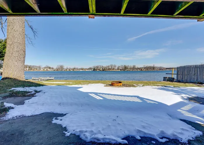 Spacious Lakefront Home In White Lake