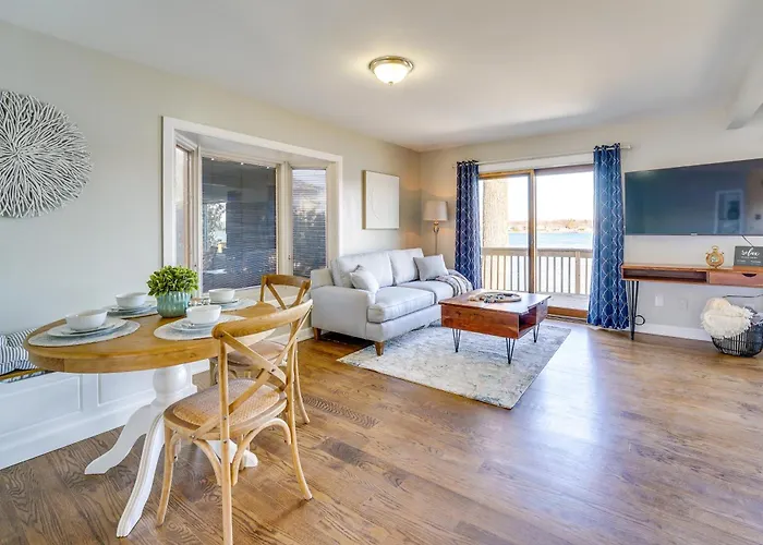 Spacious Lakefront Home In White Lake