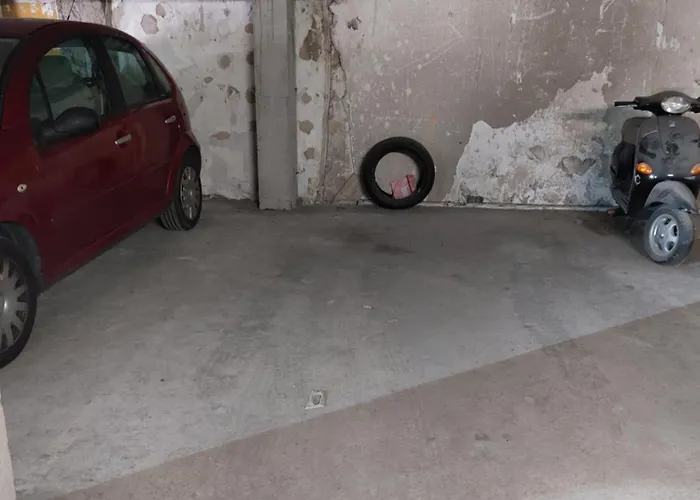 Hyper Centre ,Jolie Chambre Climatisee Avec Parking Securise Gratuit