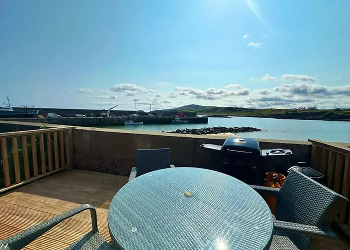 Cosy Portmor Log Cabin- Sea Views, Deck & Relaxation