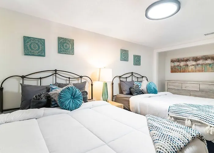 Renovated 3B 2Ba, Oasis Yard Hot Tub
