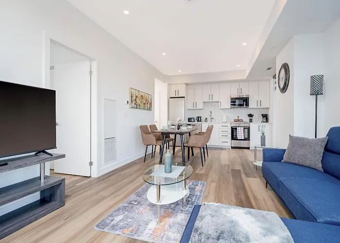 City View 1Br Condo - King Bed & Private Balcony
