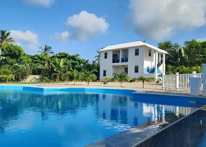 Bella Villa Room With Large Pool And Close To Beach