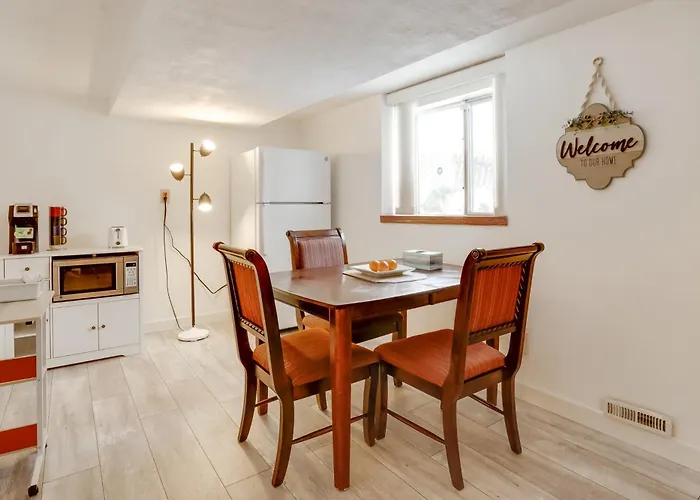 Pet-Friendly Minneapolis Apt Near Shops & Dining!
