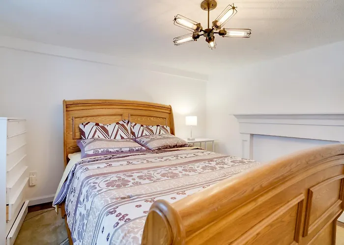 Pet-Friendly Minneapolis Apt Near Shops & Dining!