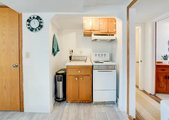 Pet-Friendly Minneapolis Apt Near Shops & Dining!