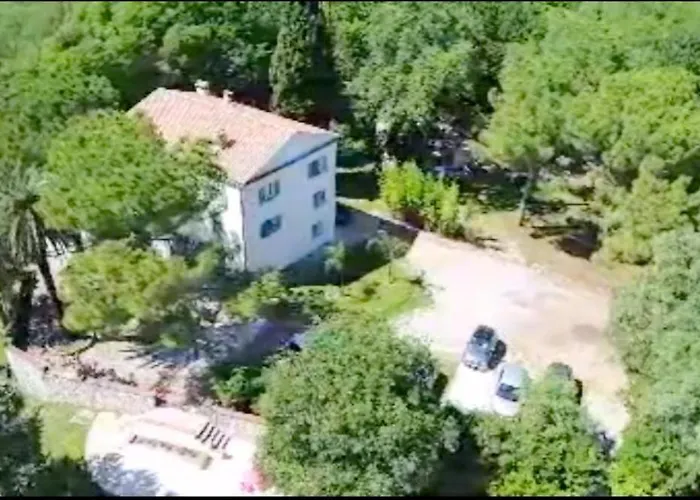 3 Pieces Au Dernier Etage Dans Bastide Grassoise