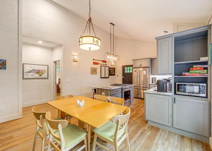Pet-Friendly West Jefferson Home W/ River View!