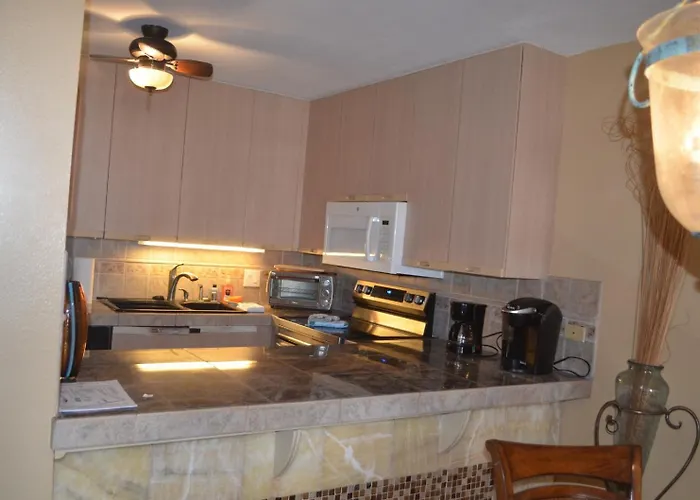 Luxurious Top Floor Kamaole Sands 6-404