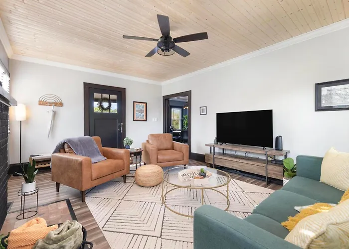 Walk To State Street - Remodeled Home