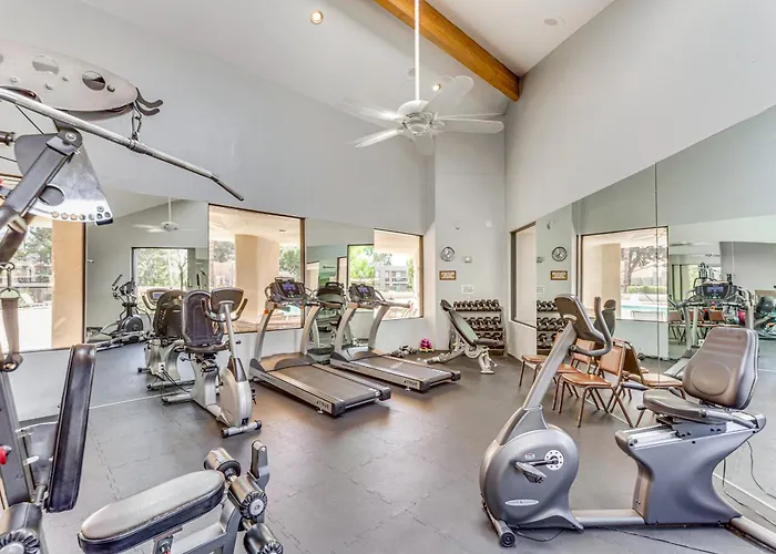 Golf, Hike & Relax: Cathedral City Condo