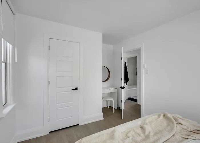 Modern 2Br Apt Near Downtown Ottawa Free Parking