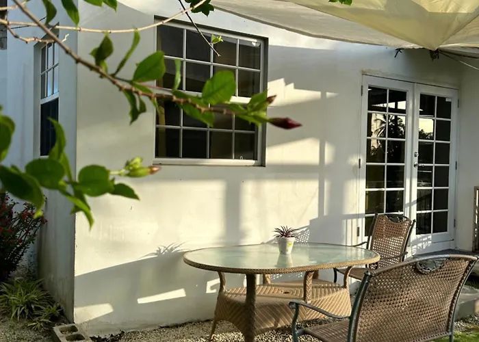 Scarlett Studios 1- Modern Studio For Holidays & Extended Stays -Near Ross University & Us Embassy- Accommodation With Optional Car Rental