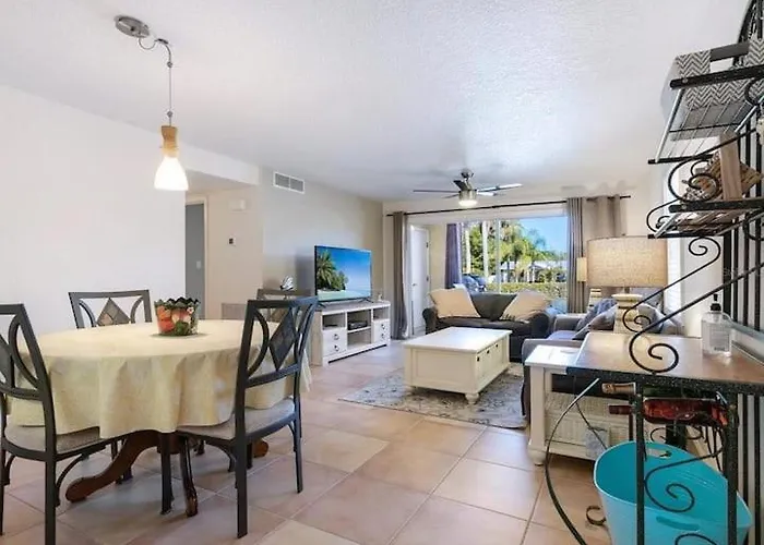 2Bed/2Bath Condo Next To Siesta Key ~A Hidden Gem