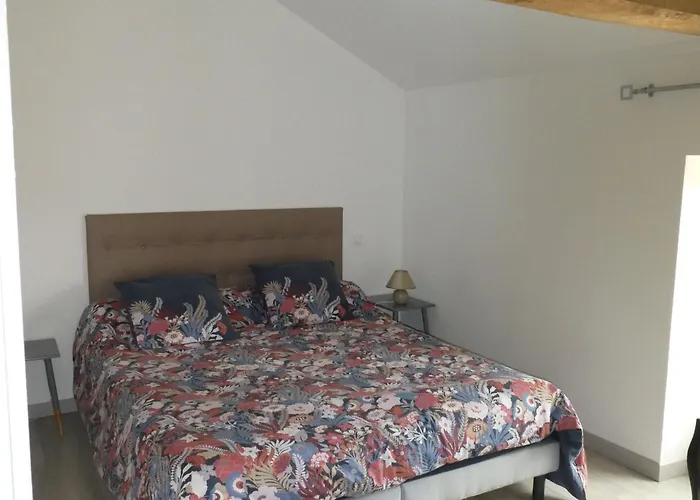 Maison Renovee En Pleine Campagne Avec Terrain, Terrasse Et Equipements Familiaux